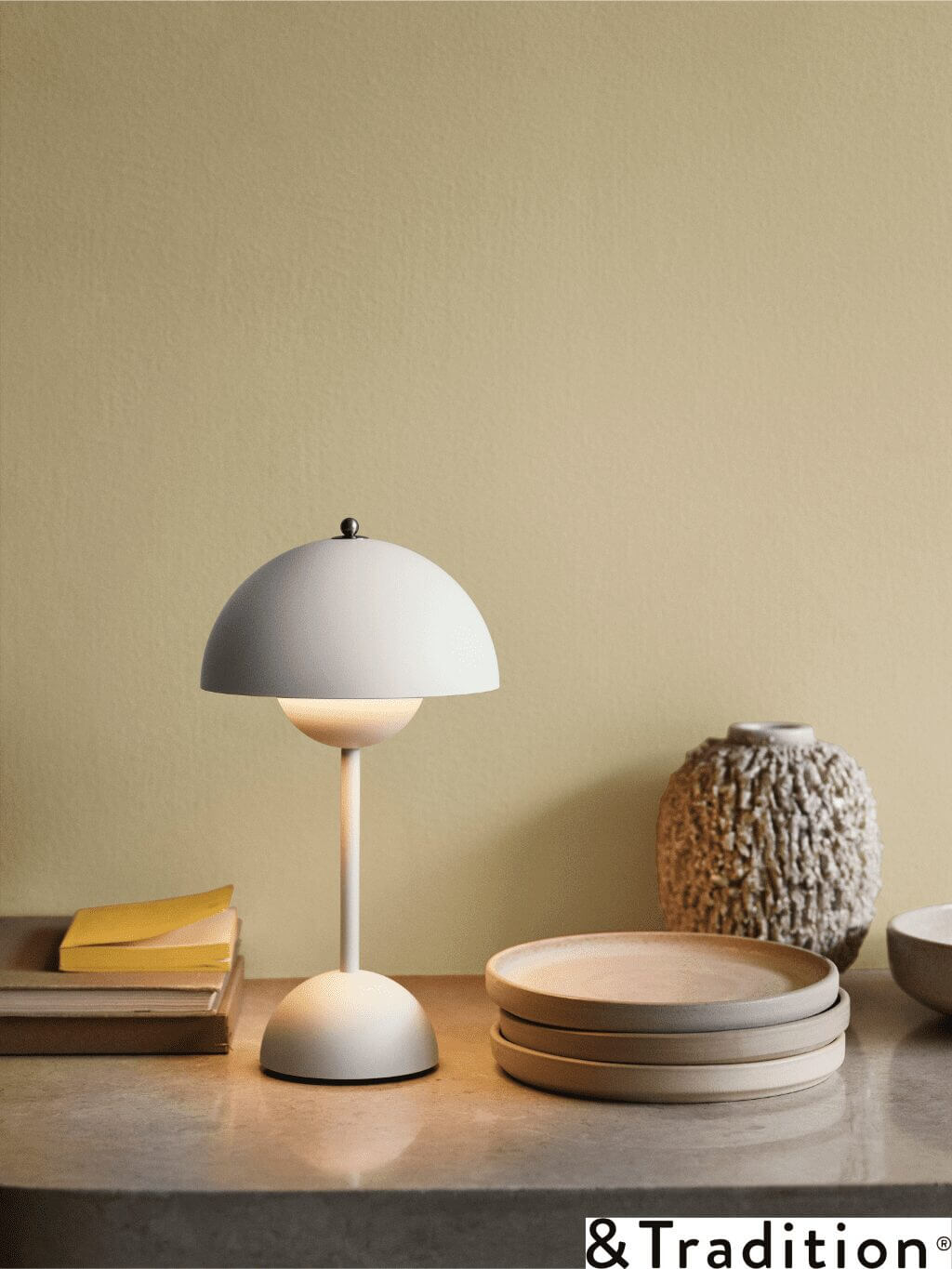 「ポータブルランプ」または「スツール」プレゼント